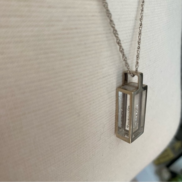 Necklace, 14k white gold, lucite pendant - Picture 8 of 9